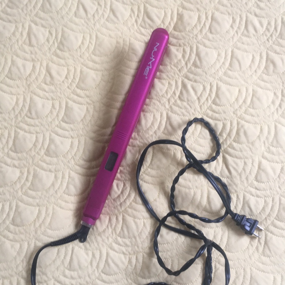 Nume hair straightening iron